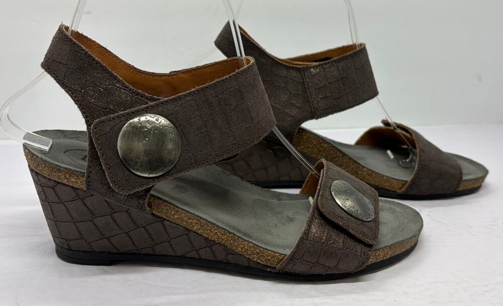 Taos Carousel 2 Pewter Leather Wedge Open Toe Size 39 EU 8 US Slingback Sandals